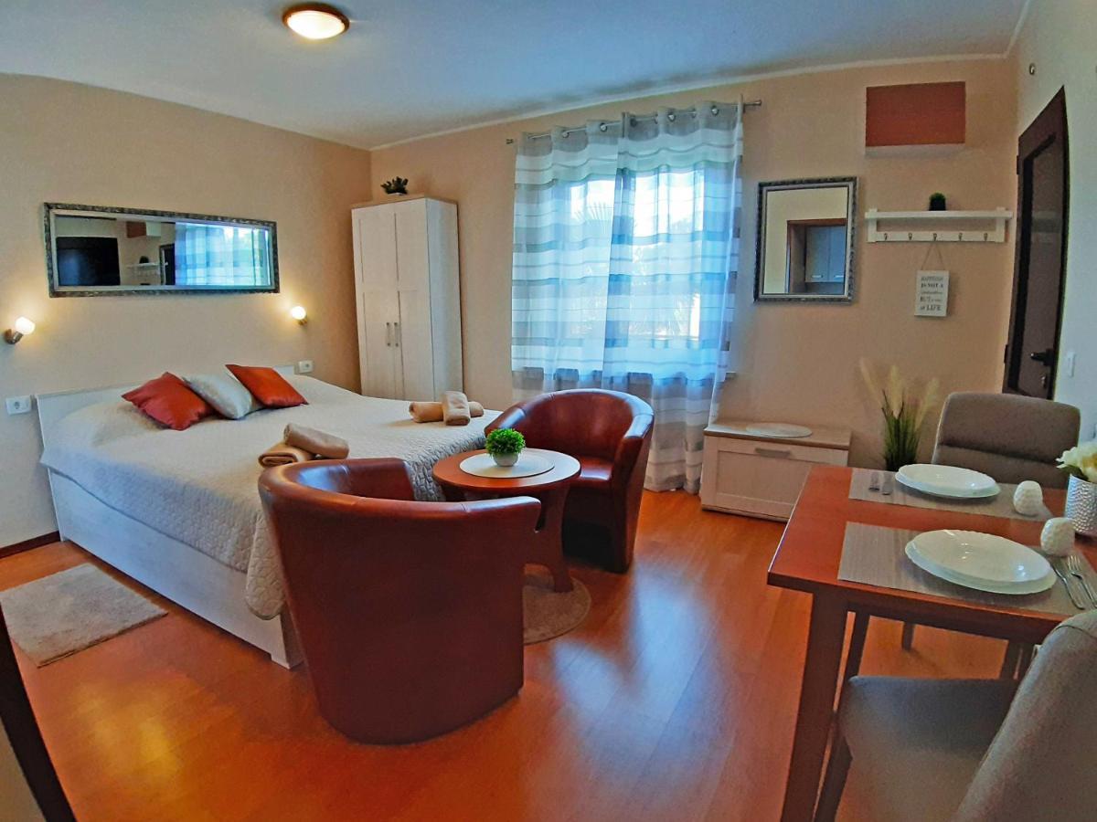 Apartments Zrinka 793 Poreč Extérieur photo